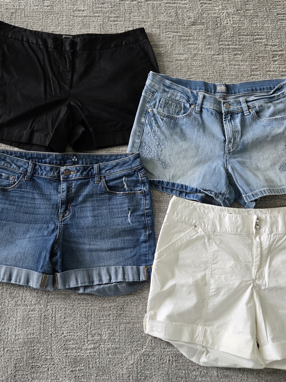 Women' Shorts Size 12